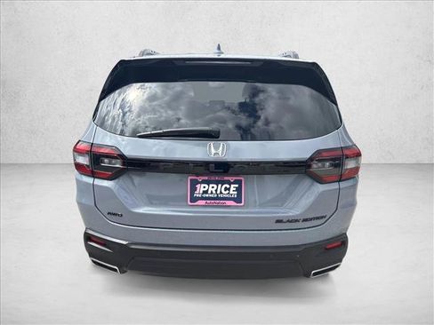 Used 2025 Honda Pilot Black Edition image 4
