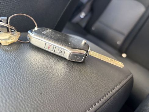 Used 2025 Kia Soul LX w/ LX Technology Package FWD image 21