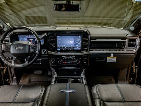 Used 2025 Ford F450 Platinum w/ FX4 Off-Road Package AWD/4WD image 18