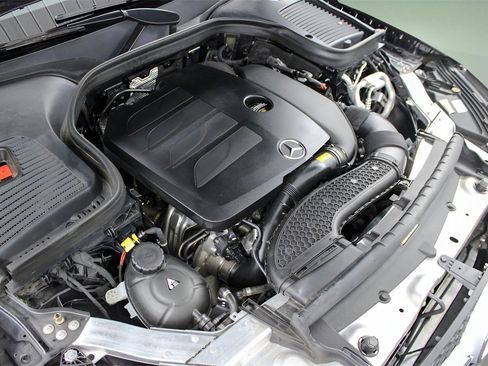 Used 2022 Mercedes-Benz GLC 300 4MATIC Coupe image 32