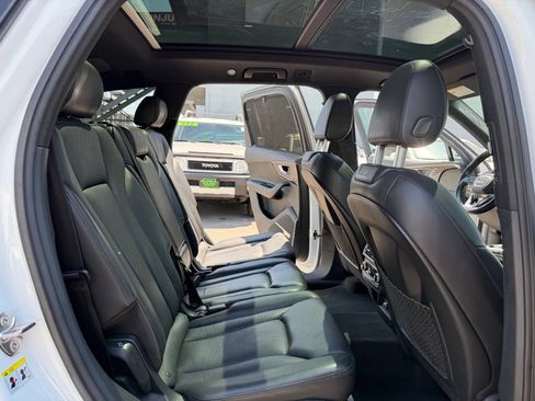 Used 2019 Audi Q7 3.0T Premium Plus w/ Premium Plus Package AWD/4WD image 19