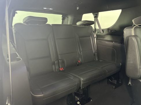 Used 2022 Chevrolet Suburban Premier w/ Premium Package RWD image 21