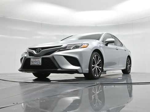 Used 2020 Toyota Camry SE image 42