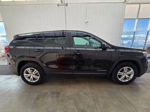 Used 2024 GMC Terrain SLE image 6