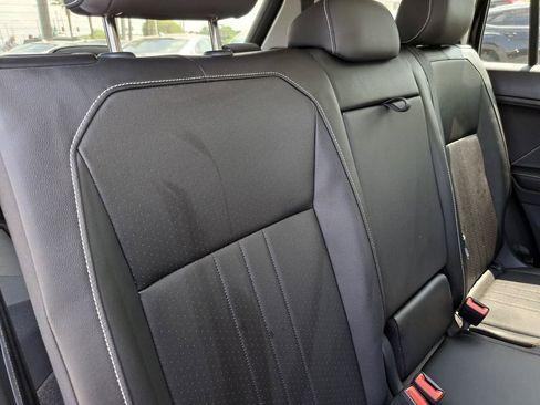 Used 2023 Volkswagen Tiguan SE w/ Panoramic Sunroof Package image 23