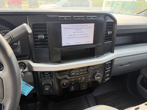 Used 2024 Ford F550 4x4 Regular Cab Super Duty image 18