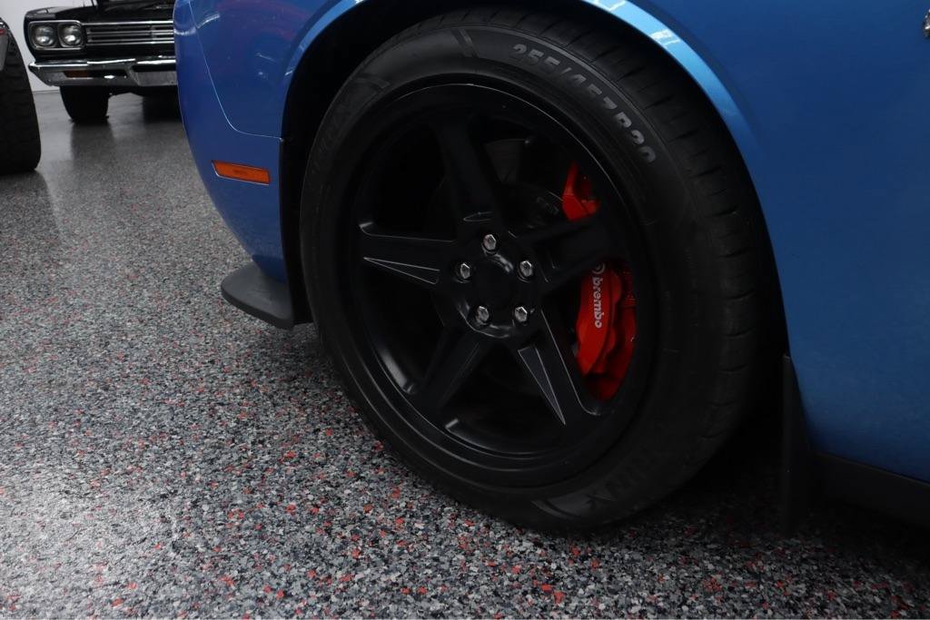 Used 2016 Dodge Challenger SRT Hellcat RWD image 9