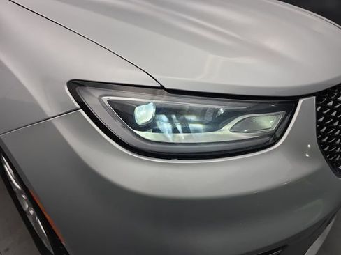 Used 2023 Chrysler Pacifica Touring-L image 45