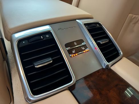 Used 2012 Porsche Panamera AWD/4WD image 20