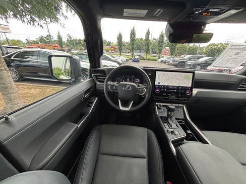 Used 2025 Lexus GX 550 w/ Accessory Package (2T) AWD/4WD image 41