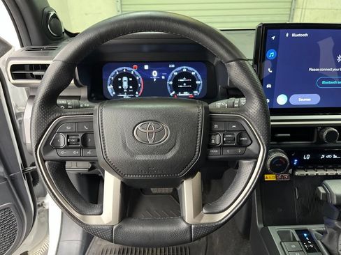 Used 2025 Toyota 4Runner TRD Off-Road Premium AWD/4WD image 17