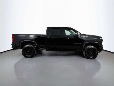 Used 2025 Chevrolet Silverado 2500 ZR2 w/ Technology Package AWD/4WD image 10