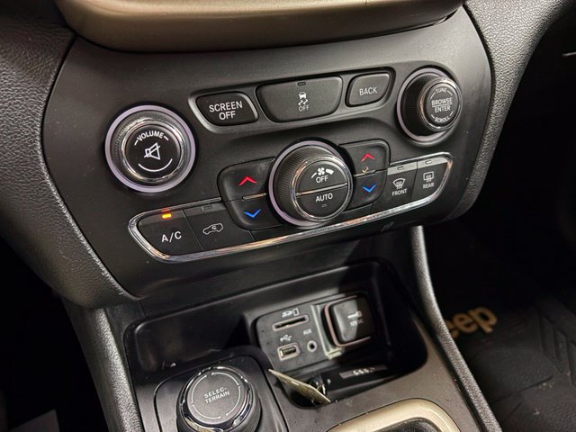 Used 2014 Jeep Cherokee Limited AWD/4WD image 58