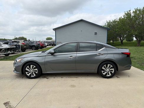 Used 2020 Nissan Altima 2.5 S FWD image 3
