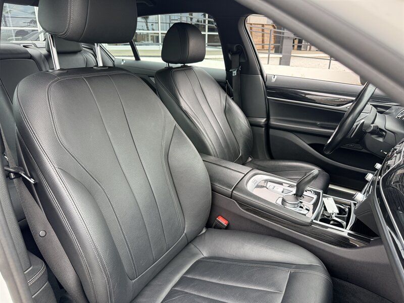 Used 2019 BMW 740i w/ M Sport Package RWD image 31