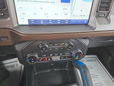 Used 2022 Ford Bronco Outer Banks AWD/4WD image 11