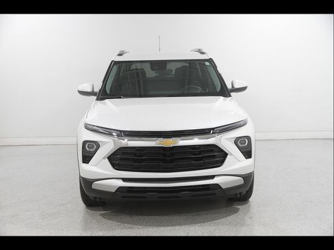 Used 2024 Chevrolet TrailBlazer LT FWD image 2
