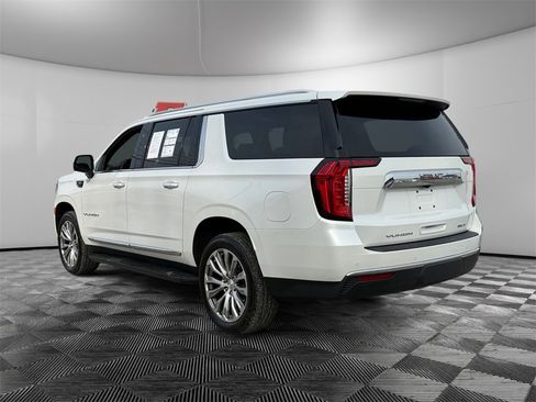 Used 2022 GMC Yukon XL SLT w/ SLT Premium Package image 3