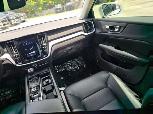 Used 2020 Volvo S60 T5 Momentum FWD image 34