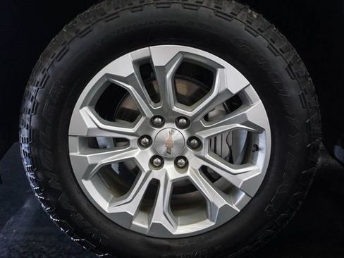 Used 2025 Chevrolet Silverado 1500 LTZ w/ LTZ Premium Package AWD/4WD image 22