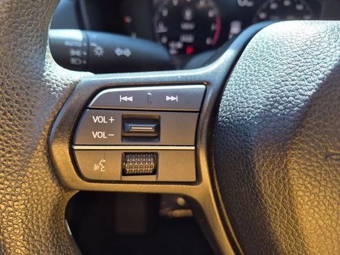 Used 2025 Honda Accord LX image 19