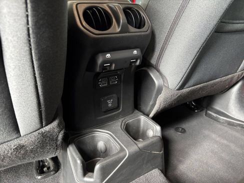 Used 2025 Jeep Wrangler Unlimited Sahara AWD/4WD image 22