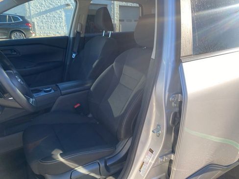 Used 2024 Nissan Rogue S image 12