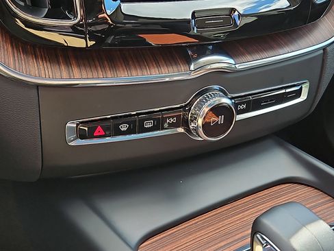 Certified 2023 Volvo XC60 B5 Plus w/ Climate Package image 16