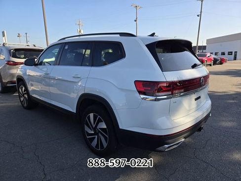 Used 2025 Volkswagen Atlas SE AWD/4WD image 4