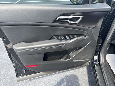 Used 2025 Kia Sportage EX FWD image 22