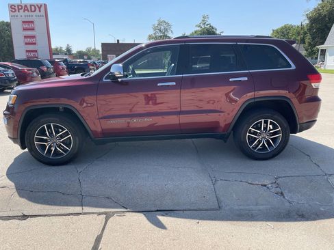 Used 2019 Jeep Grand Cherokee Limited AWD/4WD image 2