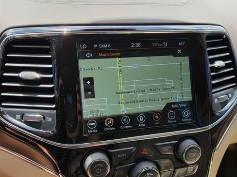 Used 2021 Jeep Grand Cherokee Overland RWD image 25