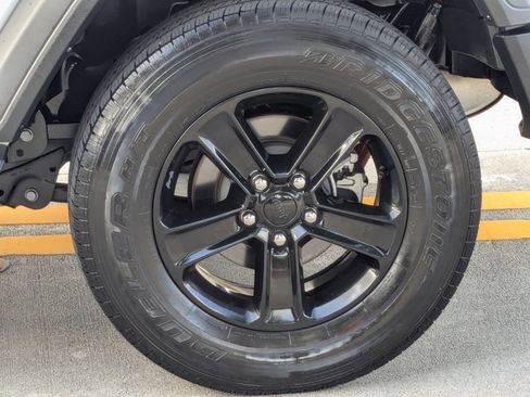 Used 2025 Jeep Wrangler Sport AWD/4WD image 22