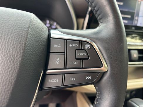 Used 2020 Toyota Highlander Limited AWD/4WD image 29