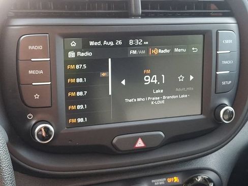 Used 2025 Kia Soul LX w/ LX Technology Package FWD image 16