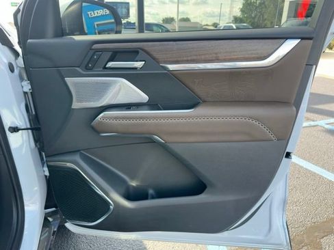Used 2026 GMC Acadia Denali Ultimate w/ LPO, Floor Liner Package AWD/4WD image 11