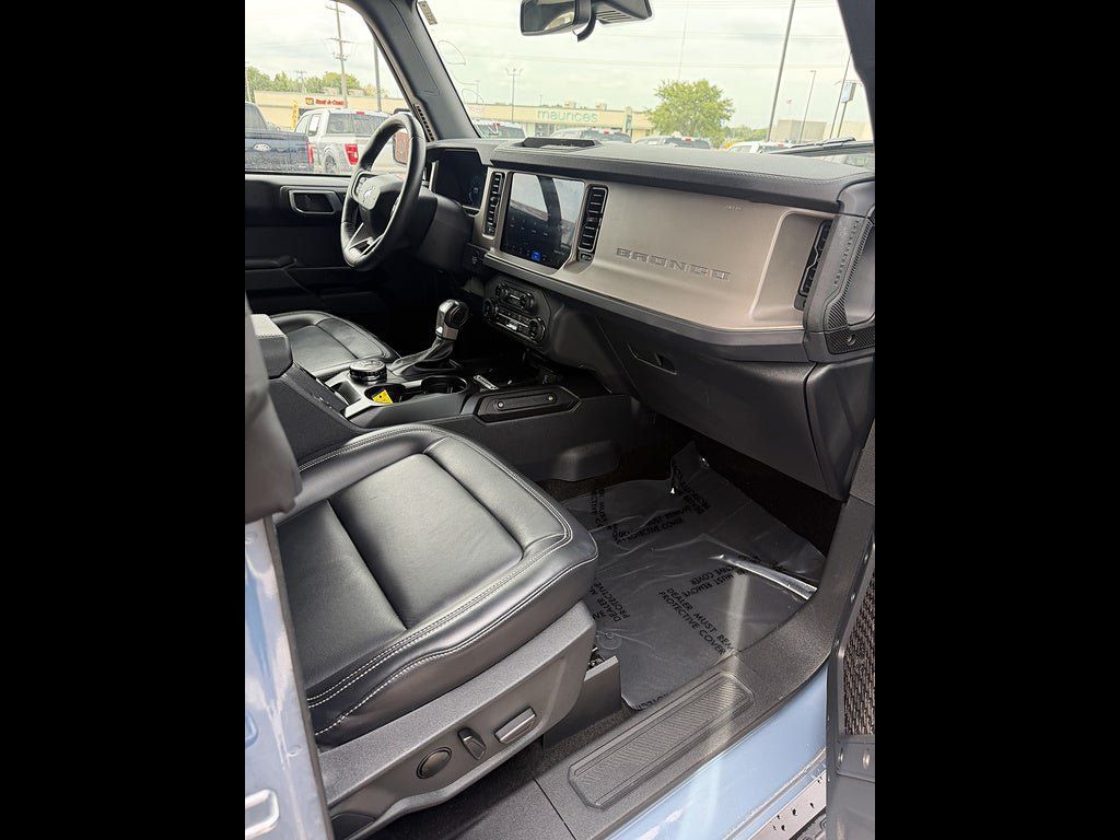 Used 2025 Ford Bronco Outer Banks AWD/4WD image 17