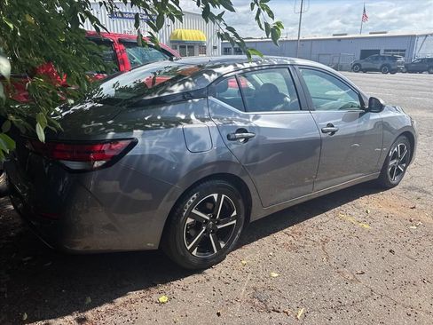Used 2024 Nissan Sentra SV FWD image 9