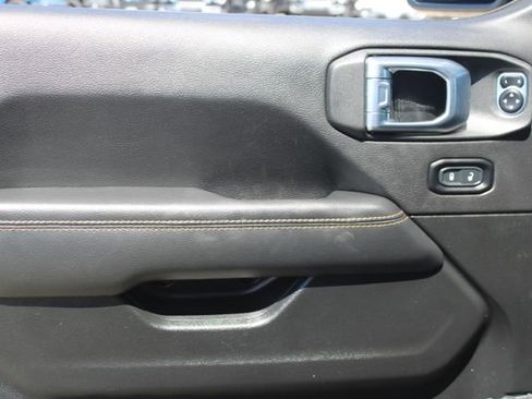 Used 2023 Jeep Wrangler Unlimited Sahara AWD/4WD image 11