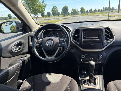 Used 2014 Jeep Cherokee Latitude w/ Cold Weather Group AWD/4WD image 18