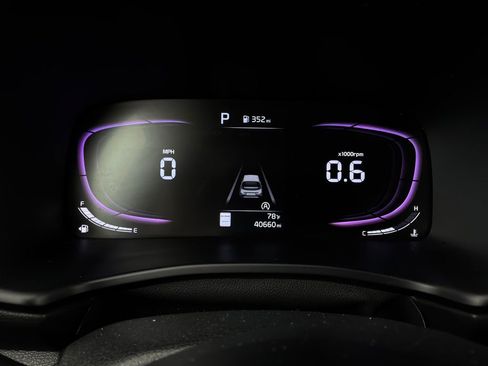 Used 2025 Kia Soul LX w/ LX Technology Package FWD image 35