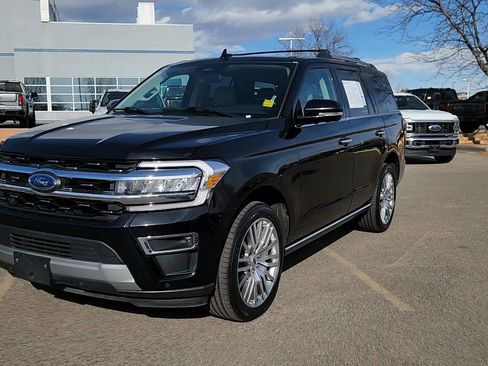 Used 2024 Ford Expedition Limited image 3