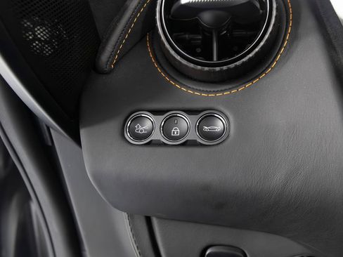 Used 2024 McLaren 750S Spider RWD image 21