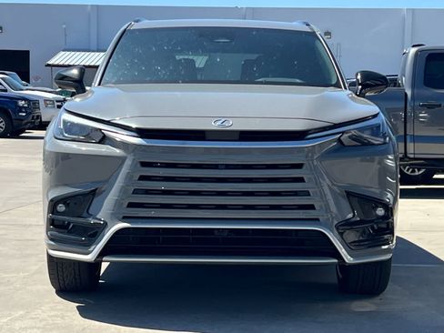 Used 2026 Lexus TX 500h AWD w/ Technology Package image 11