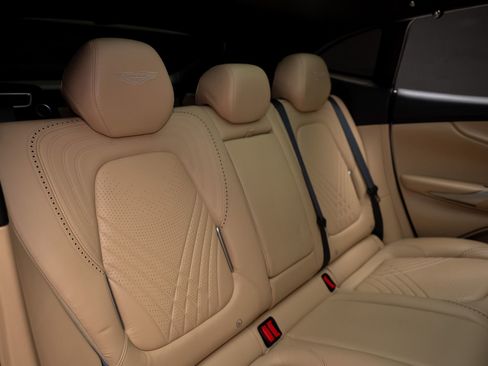 Used 2021 Aston Martin DBX AWD/4WD image 64