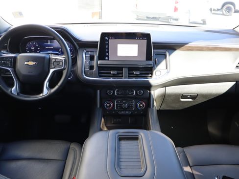 Certified 2024 Chevrolet Suburban LT w/ LT Signature Package image 17