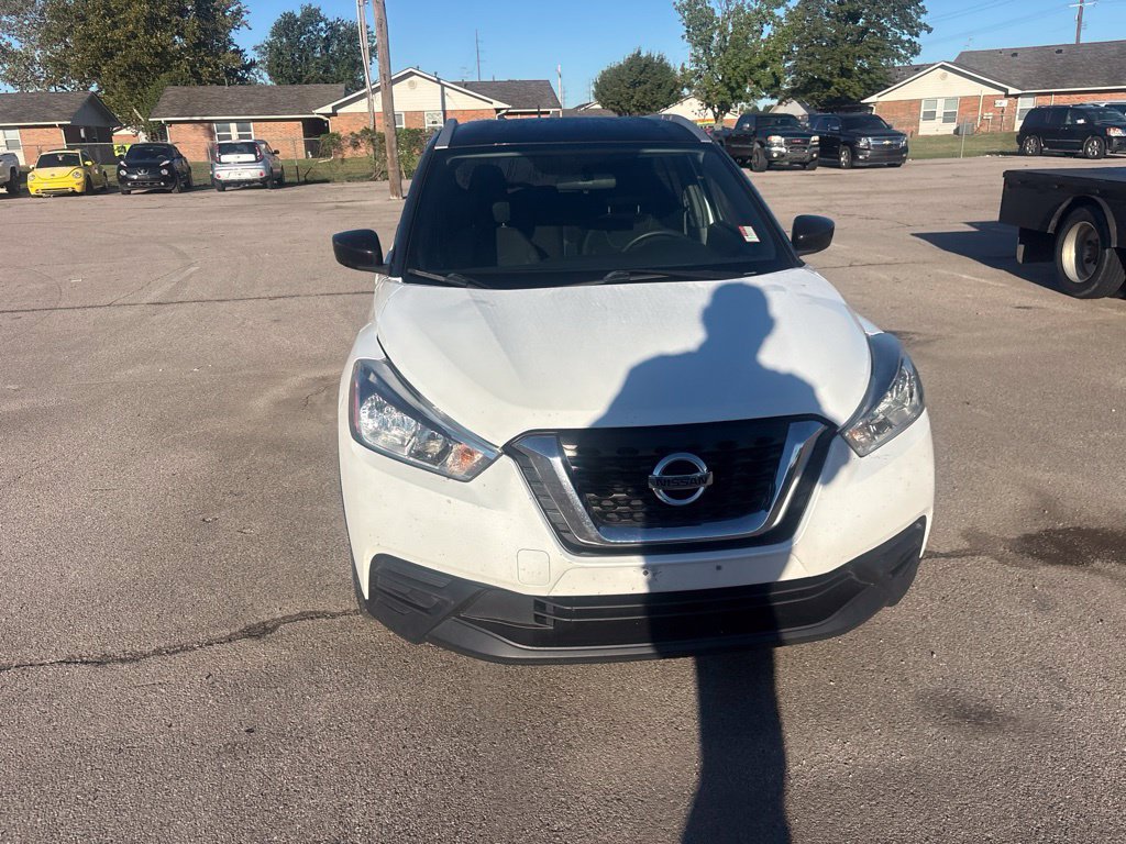 Used 2018 Nissan Kicks SV FWD image 3
