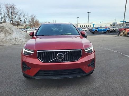 Used 2023 Volvo XC40 B5 Ultimate w/ Climate Package image 9
