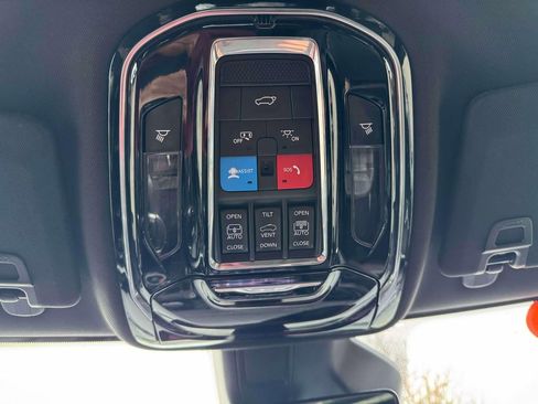Used 2021 Jeep Grand Cherokee L Overland w/ MOPAR Finishing Package AWD/4WD image 36