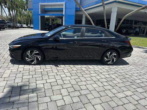 Used 2025 Hyundai Elantra SEL FWD image 21